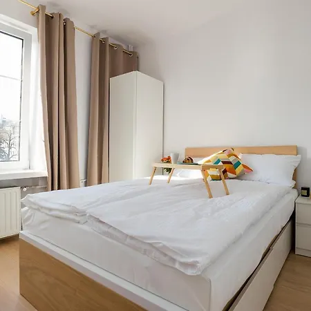 Shortstaypoland Piekarska Apartmán *
